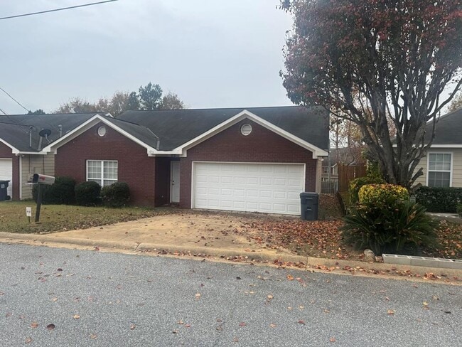 Building Photo - Cute 3 bedroom 2 bath home Close to Downtown Phenix City and Columbus