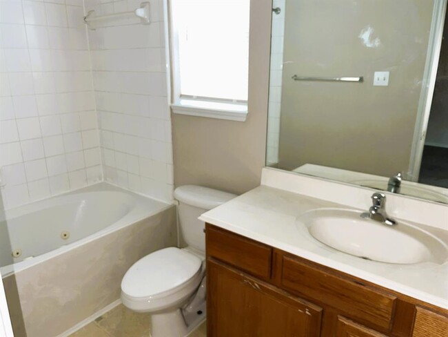 Building Photo - 34511 Park Green Dr