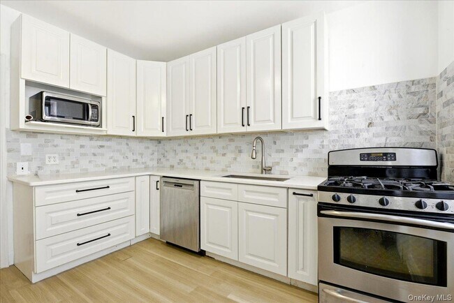 Building Photo - 114-20 Queens Blvd