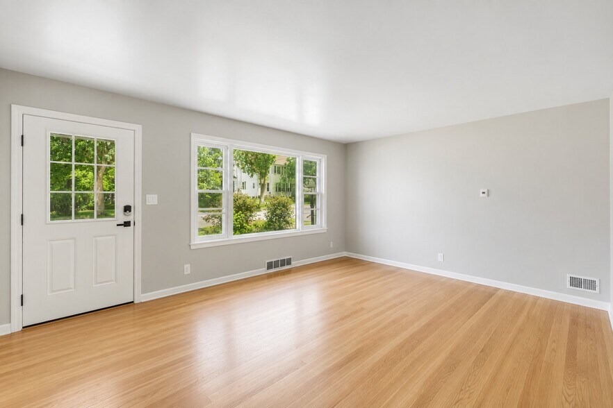 Building Photo - 710 Grignon St