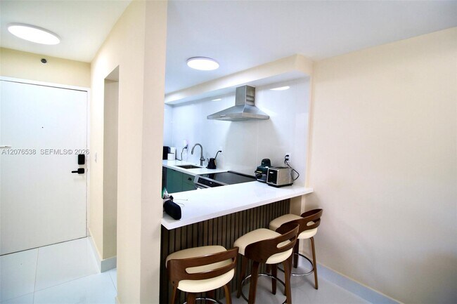 Building Photo - 1255 Collins Ave
