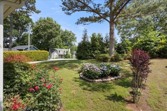 Building Photo - 2660 Windage Dr SW