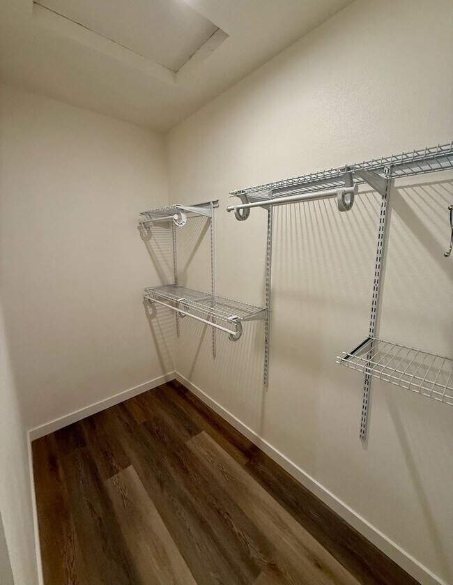 Building Photo - 1817 Spokane