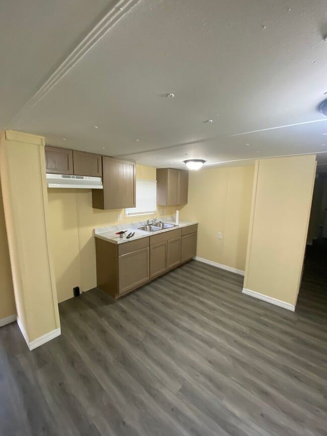 Building Photo - Remodeled mobile home