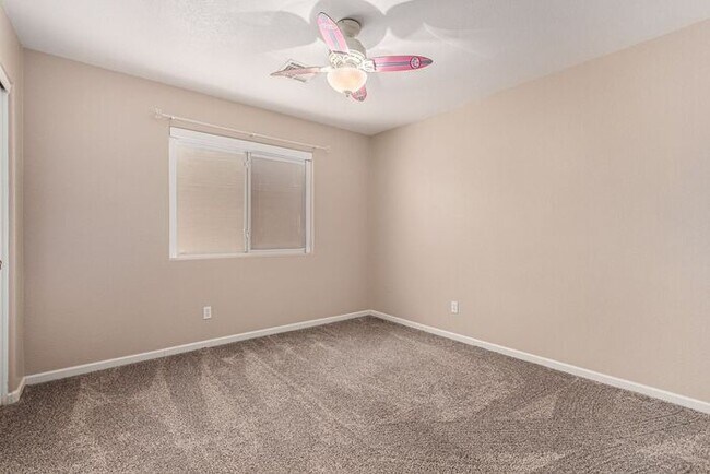 Building Photo - 3-bedroom plus bonus room with 3-car garag...