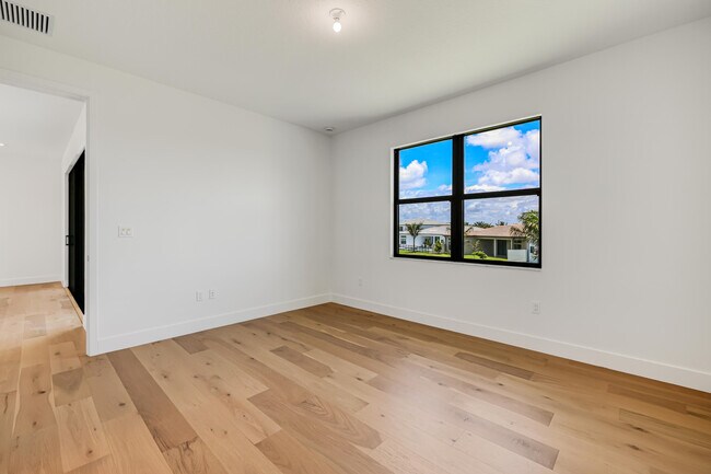 Building Photo - 9451 Riverside Pk Dr