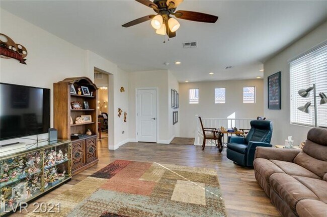 Building Photo - Mountains Edge 4 Bedroom!