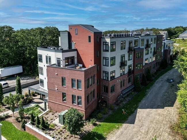 Building Photo - 4945 Washington St