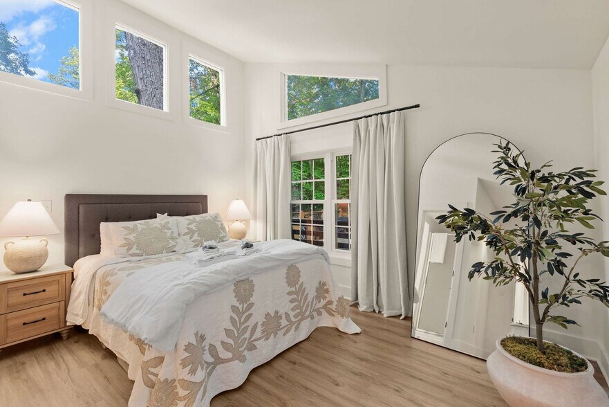 Building Photo - 125 Little Willow Cir
