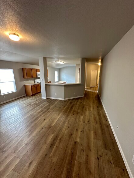 Building Photo - 213 Brahma Way