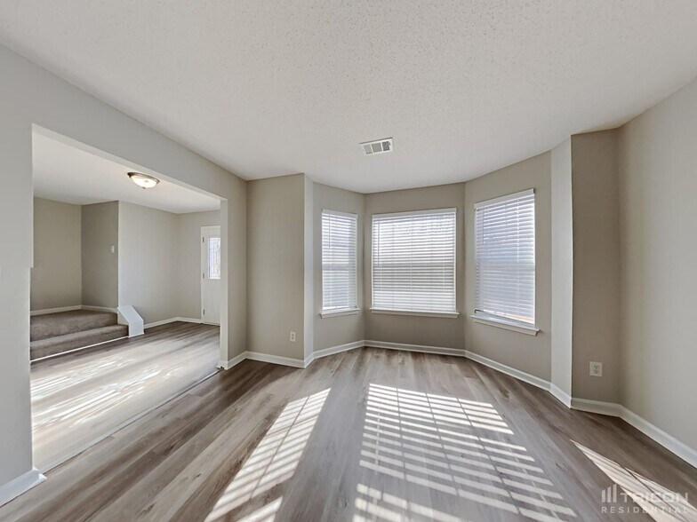 Building Photo - 869 Kendall Park Dr