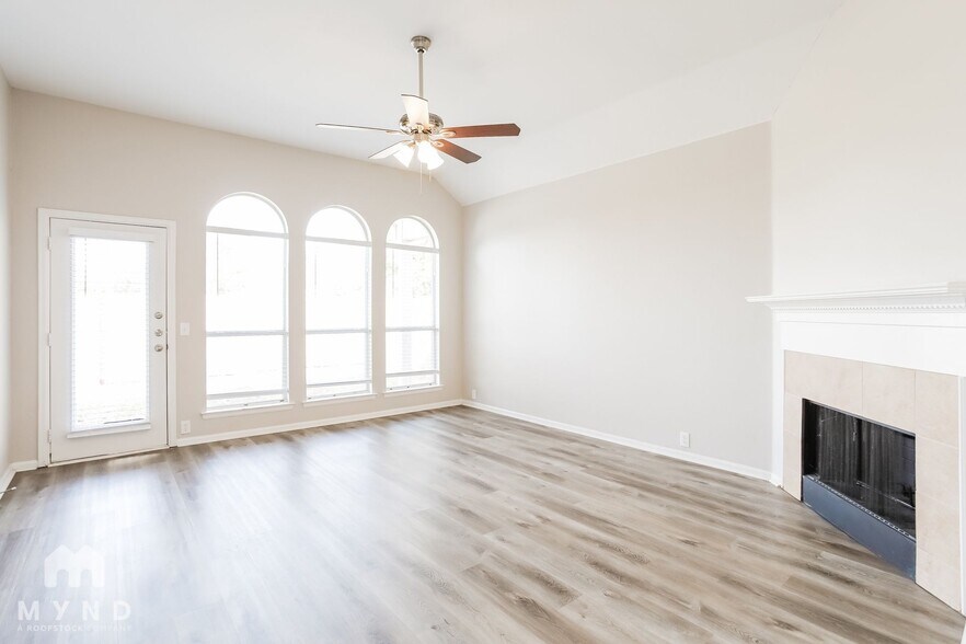 Building Photo - 2720 Maple Creek Dr