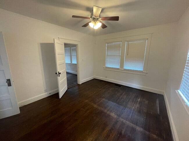 Building Photo - Historic Downtown Wilmington Cottage