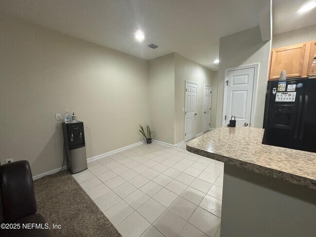 Building Photo - 13339 Solar Dr