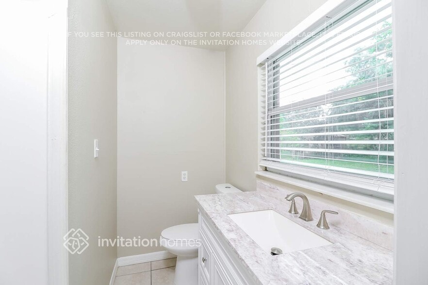 Building Photo - 4504 21st Ave W