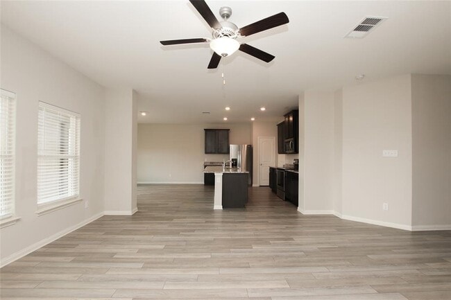 Building Photo - 217 Star Spangled Dr