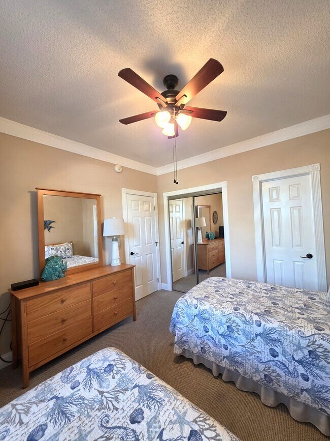 Building Photo - 4231 Hibiscus Dr
