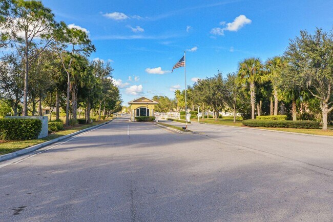 Building Photo - 9756 Palm Breezes Dr