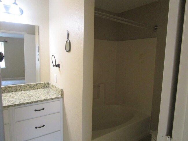 Building Photo - 314 Lake Texoma Dr