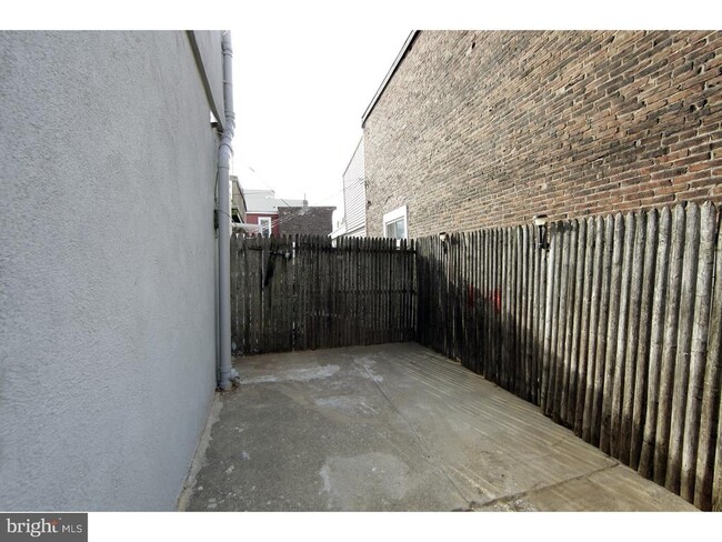 Building Photo - 1432 E Palmer St