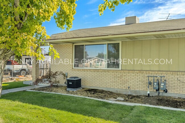 Building Photo - 955 S 100 W