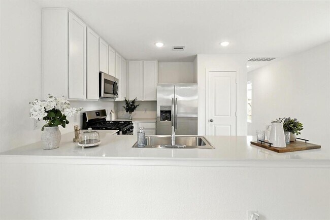 Building Photo - 18210 Via Aurelia Dr