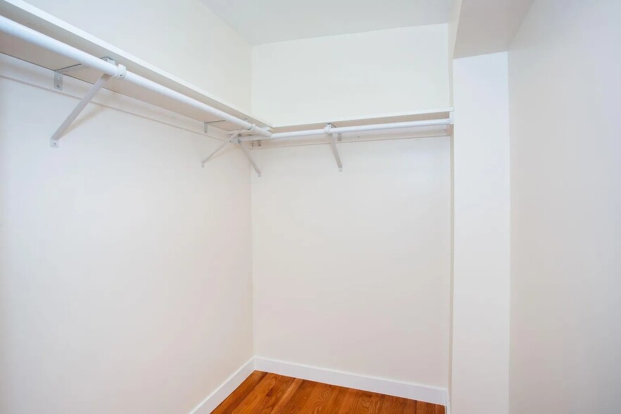 Building Photo - 2956 Finch St