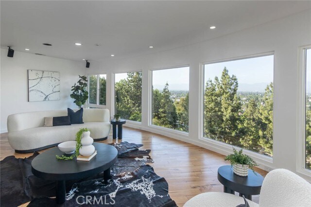 Building Photo - 3828 Alomar Dr