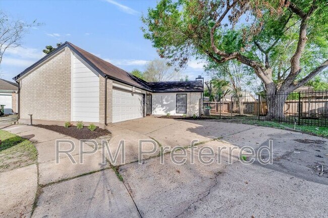 Building Photo - 8526 Deer Meadow Dr