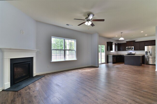 Building Photo - 804 Sunseeker Dr