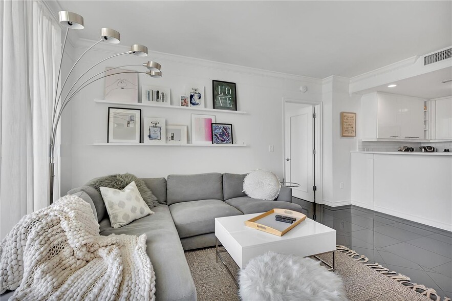 Building Photo - 3350 SW 27th Ave