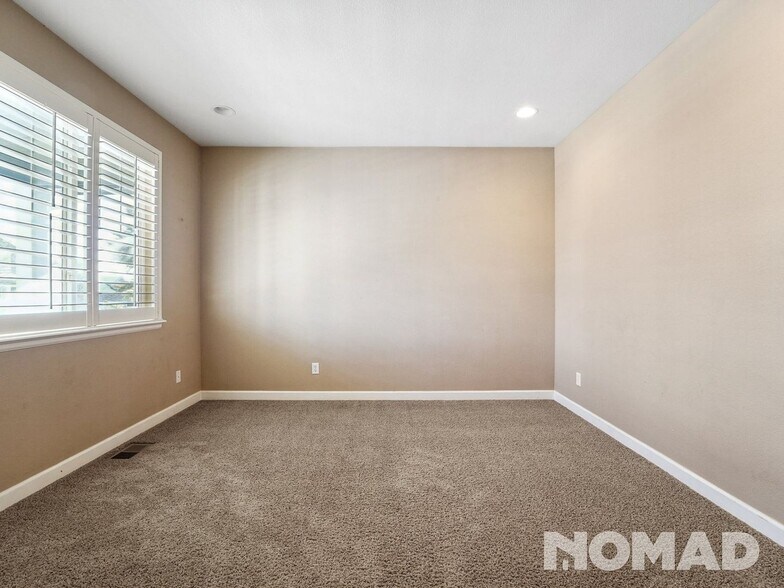 Building Photo - 13035 Tamarac Pl