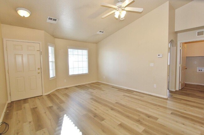 Building Photo - Immaculate Single-Level Home