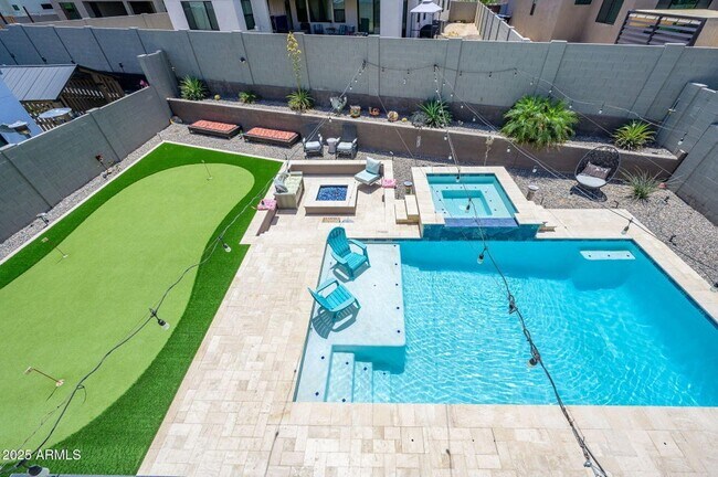 Building Photo - 1221 E Paseo Way