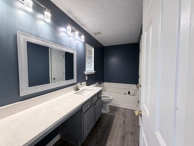 Building Photo - House 4 Beds 3 Baths