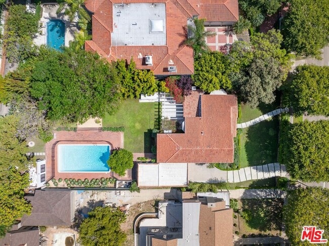 Building Photo - 712 N Rodeo Dr