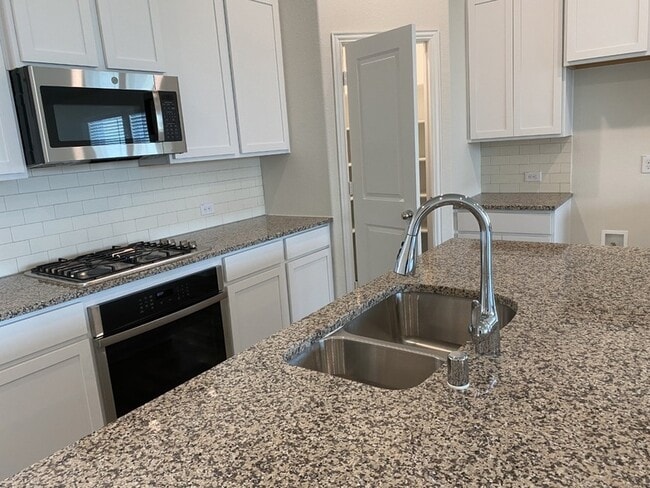 Building Photo - 10012 Boswell Dr