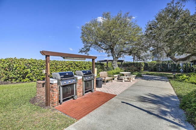 Building Photo - 6265 Midnight Pass Rd