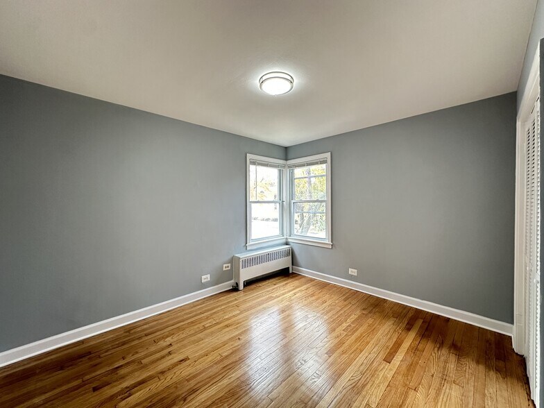 Building Photo - 6715 N California Ave