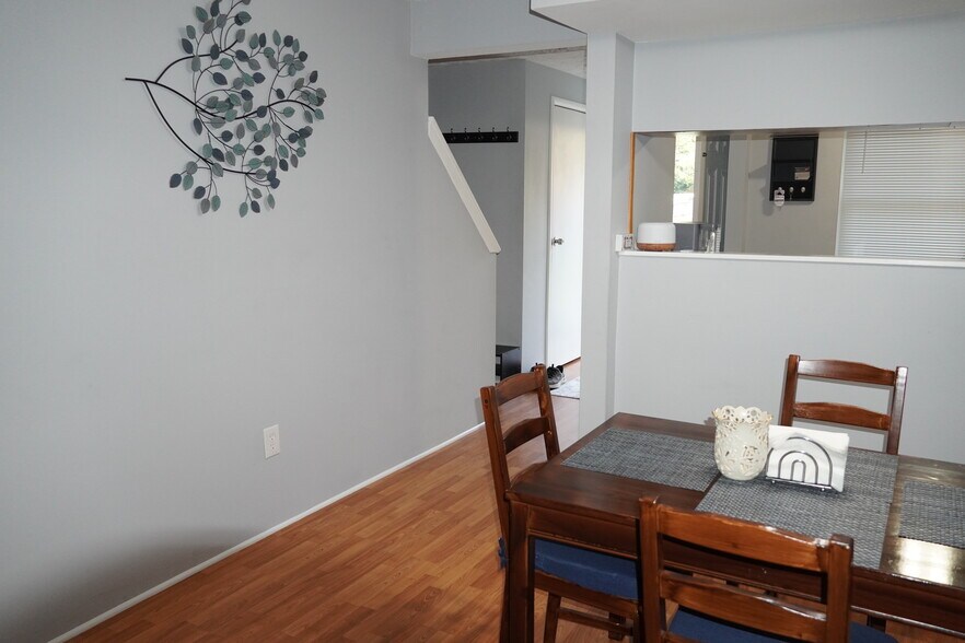 Building Photo - 1684 Thenia Pl