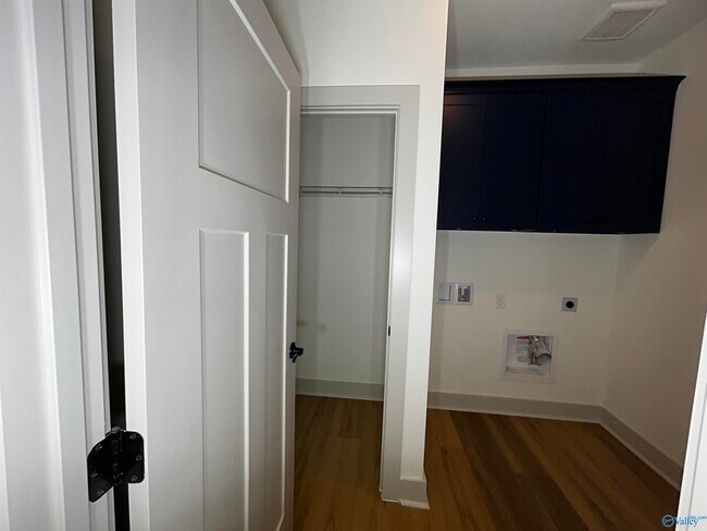 Building Photo - 209 Emma Harris Cir