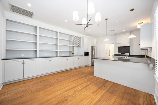 Building Photo - 2215 Gregg St