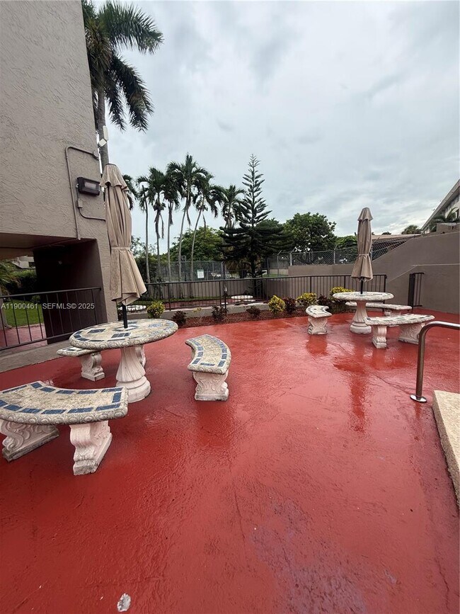 Building Photo - 802 NW 87th Ave