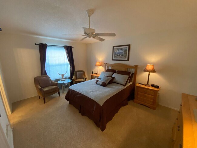 Building Photo - Warm and Inviting ANNUAL or SEASONAL 2 + 2...