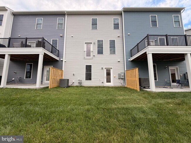 Building Photo - 135 Heyford Dr