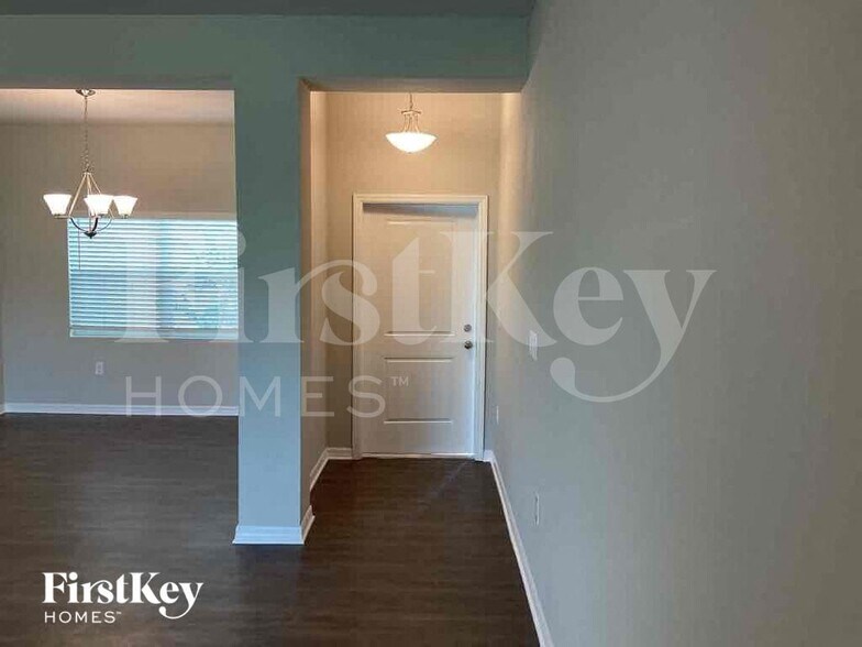 Building Photo - 2216 NW 18th Terrace