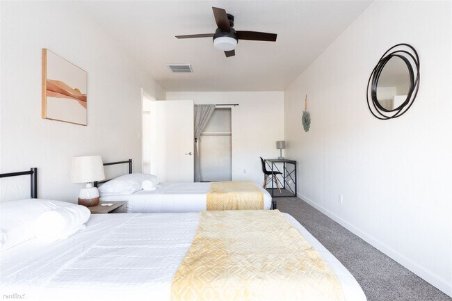 Building Photo - 3 br, 2 bath Duplex - 14263 North Fountain...