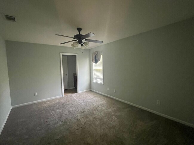 Building Photo - 1424 San Bernardino Way