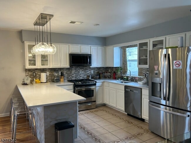 Building Photo - 29 Madonna Pl