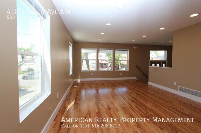 Building Photo - 418 Barker Ave NW